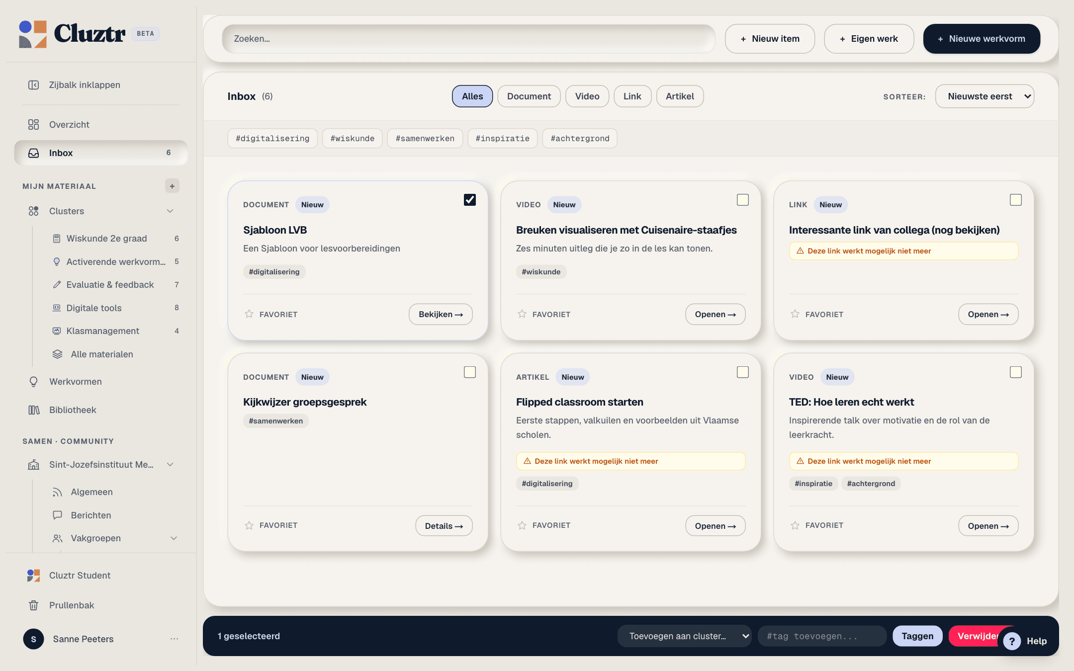 Een Inbox met één aangevinkt item en een donkere balk onderaan